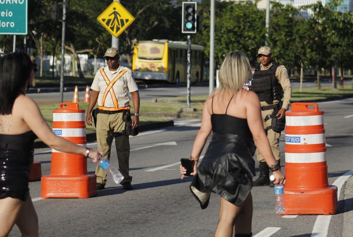 Prefeitura Multa 90 Motoristas E Autua 110 Vans Em Primeiro Dia De Rock