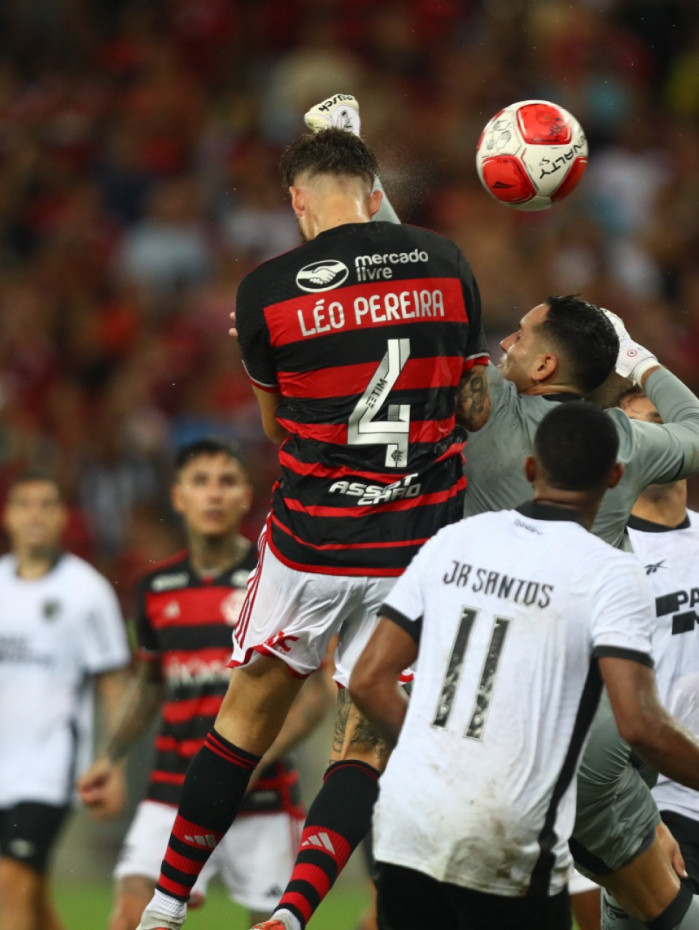 gol de Léo Pereira no fim Flamengo vence o Botafogo no Maracanã