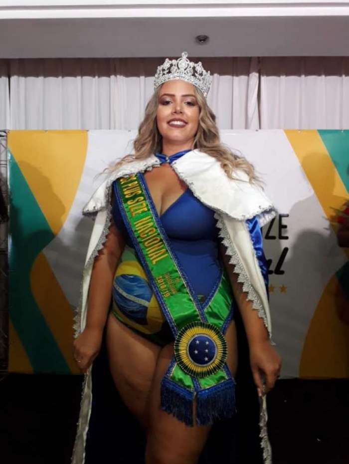 Em noite de gala no Rio Talita Silva dos Reis de anos do Ceará é eleita Miss Plus Size
