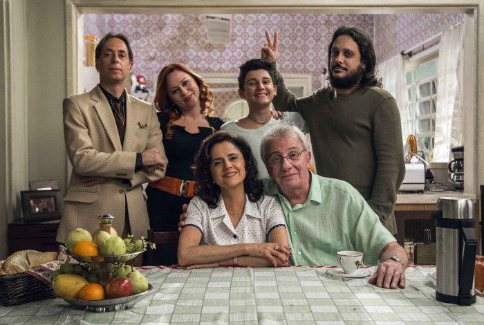 Agostinho (Pedro Cardoso), Bebel (Guta Stresser), Florianinho (Vinícius Moreno), Tuco (Lúcio Mauro Filho), Nenê (Marieta Severo) e Lineu (Marco Nanini)