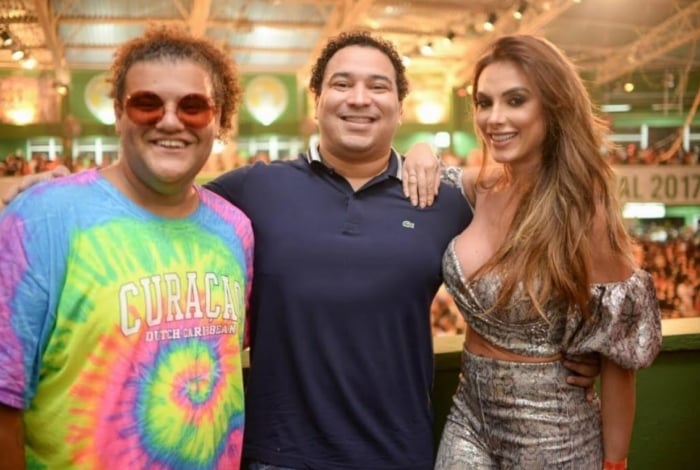 Nicole bahls, Roberta Rodrigues, Adriana bombom e gominho, estiveram no
show de pagode do grupo 'Vou Pro Sereno' a convite do produtor Savanan Almeida