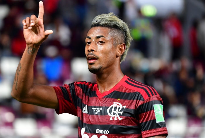 Flamengo's forward Bruno Henrique celebrates his team's second goal during the 2019 FIFA Club World Cup semi-final football match between Brazil's Flamengo and Saudi's al-Hilal at the Khalifa International Stadium in the Qatari capital Doha on December 17, 2019. (Photo by Giuseppe CACACE / AFP)