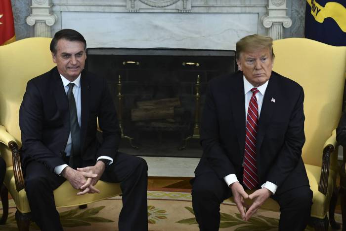 Jair Bolsonaro e Donald Trump sofrem críticas por suas conduções na política de enfrentamento à covid-19