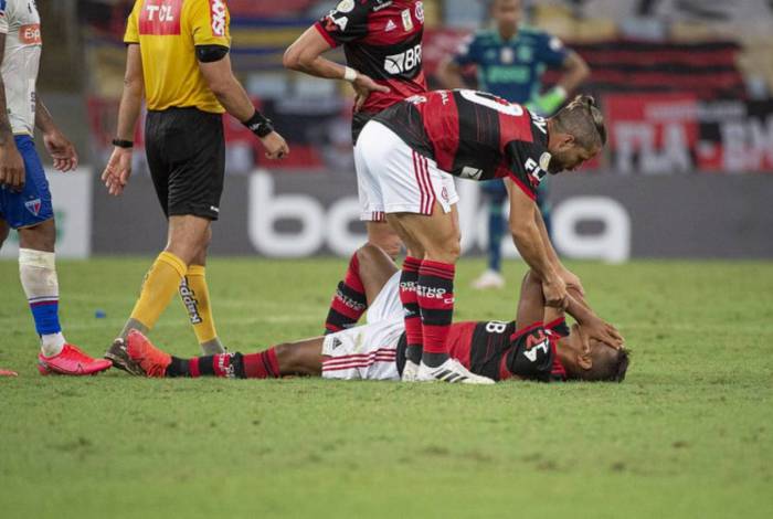 Pedro Rocha se lesionou na partida contra o Fortaleza