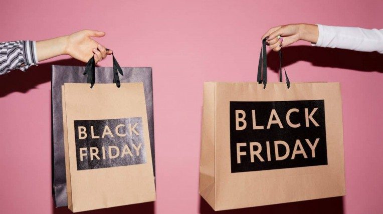 Black Friday: Na falta de promoção real, consumidor compra camisa e  bandeira do Brasil