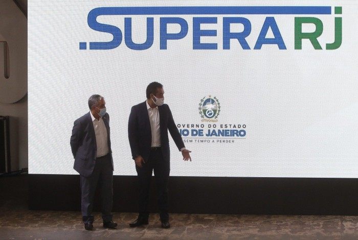 Geral - Lançamento Programa SuperaRJ pelo governador Claudio Castro, na quadra da Escola de Samba Academicos do Salgueiro, na Tijuca, zona norte do Rio. Na foto, o governador, Claudio Castro, inicia o evento junto com o presidente da assembleia do Rio, Andre Cecciliano.