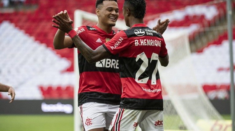 Flamengo on X: FIMMMMMMMMMMMM DE JOGO NO MARACANÃ! O Mais Querido vence o  Vasco por 1 a 0 com gol de Willian Arão e se classifica para a final do  Campeonato Carioca!