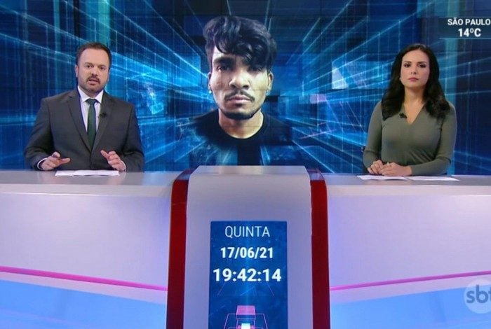 Ao vivo jornalista do SBT se confunde e diz que policiais trocaram tiros com o ator Lázaro Ramos