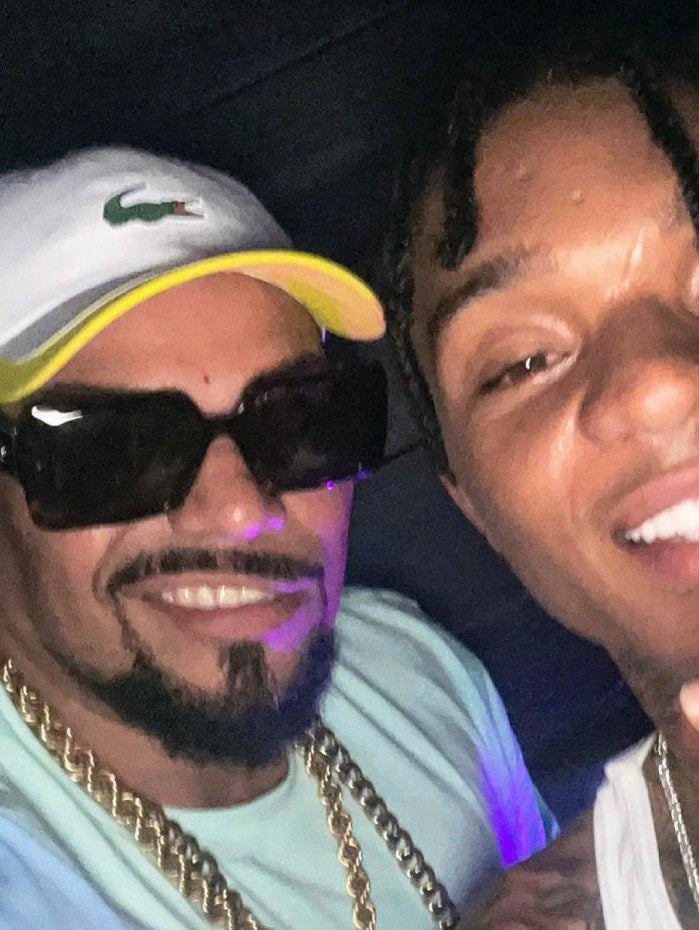 Naldo e o rapper Swae Lee em balada de Miami