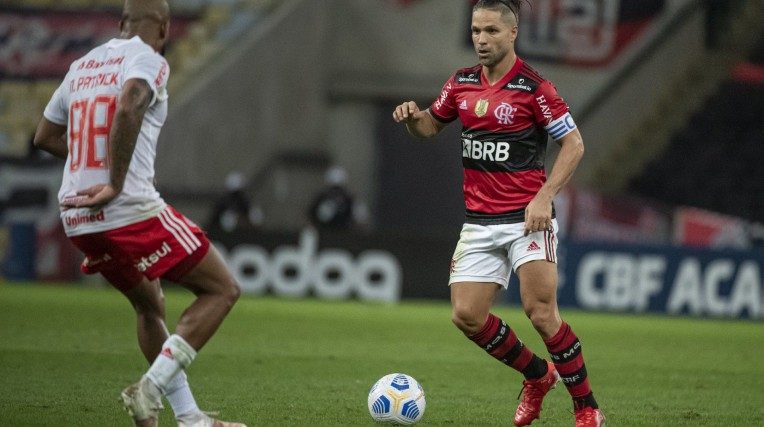 Atacante do Flamengo manda recado para a torcida após jogo de ida