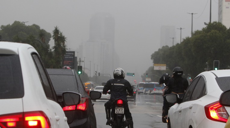 São José dos Campos registra 2 dias de chuva em meia hora