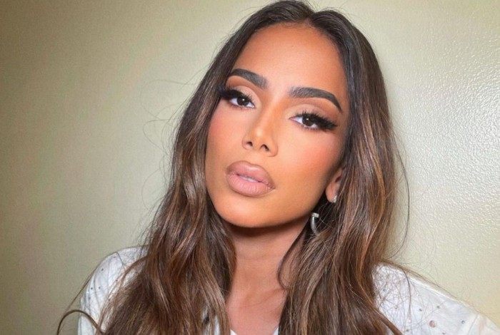 Anitta é produzida pelo maquiador das Kardashians e surge irreconhecível