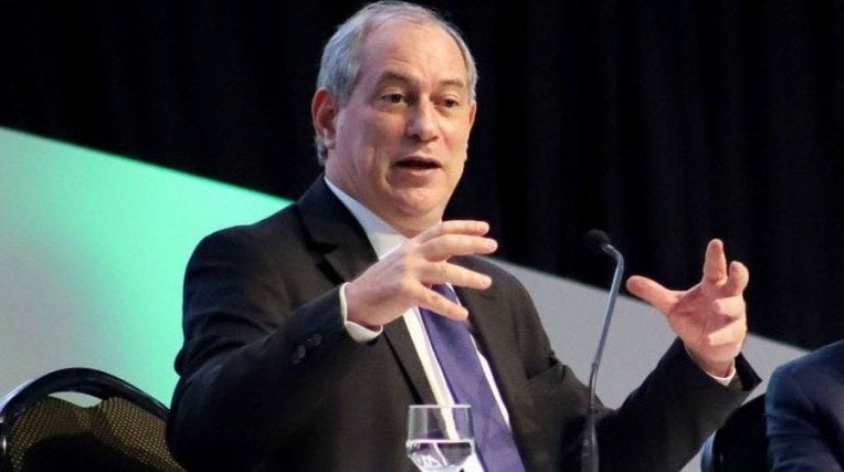 Ciro Gomes diz que derrotar Bolsonaro urgente mas definir o