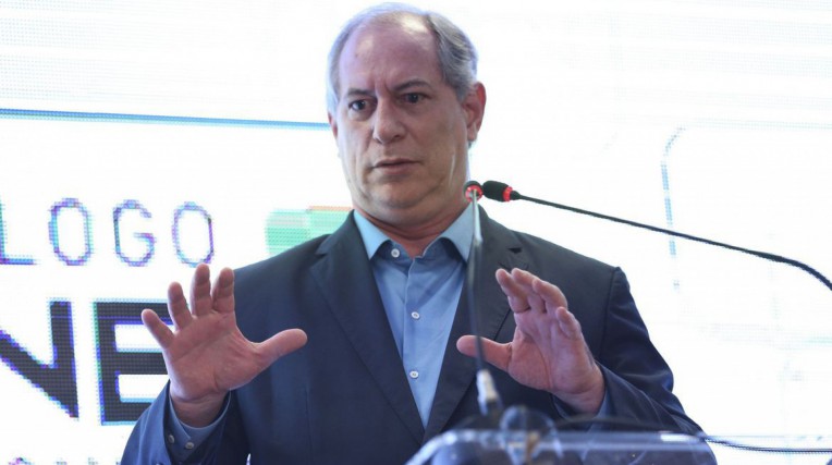 Ciro Gomes aconselhado a desistir de candidatura ap s ser alvo