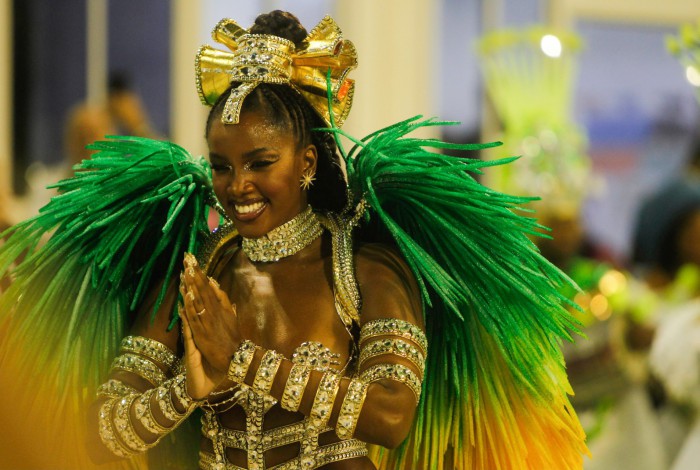 Iza deixa o posto de rainha de bateria da Imperatriz Leopoldinense