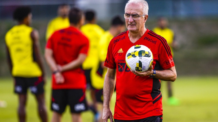 Flamengo anuncia a contratação do volante chileno Erick Pulgar