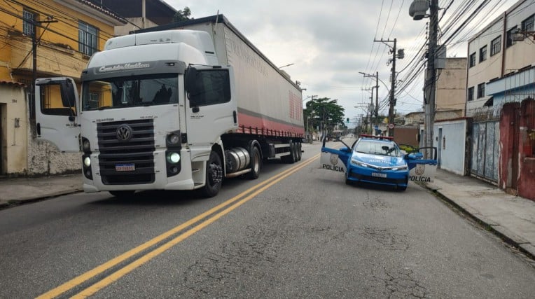 Carreta com sinal de rastreamento bloqueado é recuperada pela PM em Ribeira  do Pombal - Sertão em Pauta