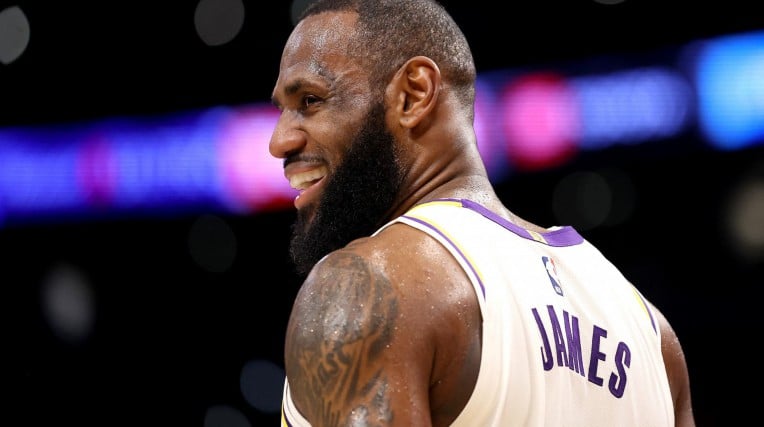 LeBron James é o primeiro jogador a quebrar a barreira dos 39 mil pontos -  Renascença