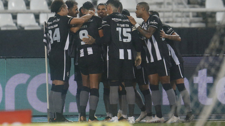 Só alegria!: Botafogo vence e sai na frente por vaga na 'Sula