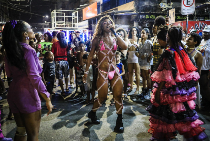 Ocupação "Noite das Estrelas" faz reflexão sobre diversidade, representatividade e preconceito. A Noite das Estrelas é uma homenagem a shows das décadas de 80 e 90 que aconteciam no conjunto de favelas da Maré. 