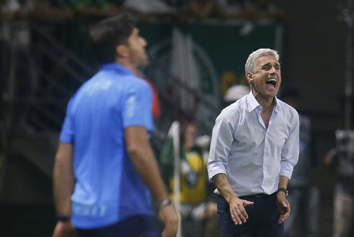 Luis Castro. Palmeiras x Botafogo pelo Campeonato Brasileiro no Estadio Allianz Parque. 25 de Junho de 2023, Sao Paulo, SP, Brasil. Foto: Vitor Silva/Botafogo. 
Imagem protegida pela Lei do Direito Autoral Nº 9.610, DE 19 DE FEVEREIRO DE 1998. Sendo proibido qualquer uso comercial, remunerado e manipulacao/alteracao da obra.
