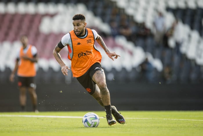 Jair no treino do Vasco no Estadio Sao Januario em 19 de junho de 2023.