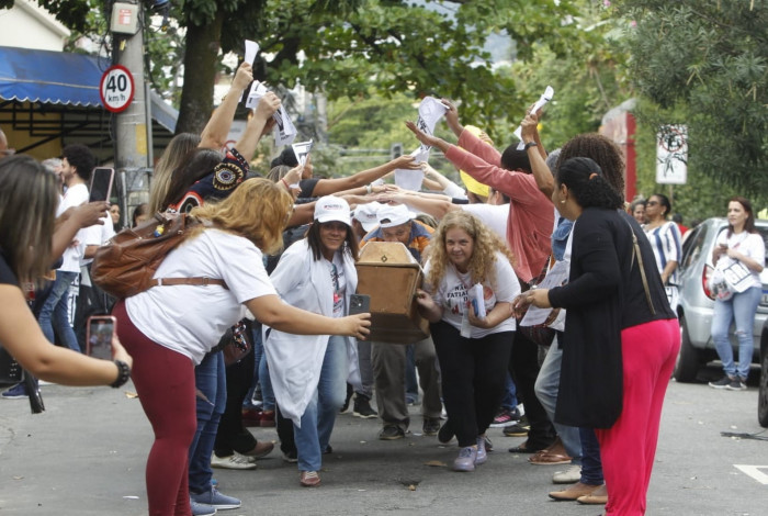 Servidores fazem protesto em frente ao Hospital do Andaraí 