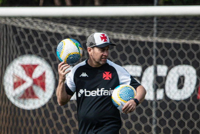 Rafael Paiva em treino no Vasco.