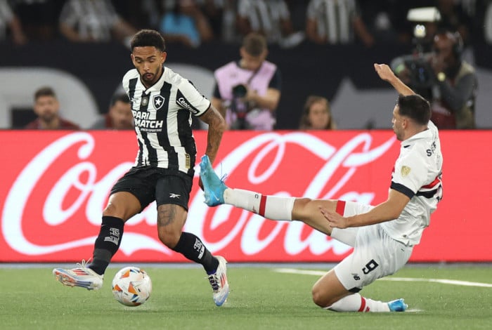 Lance do jogo entre Botafogo e São Paulo
