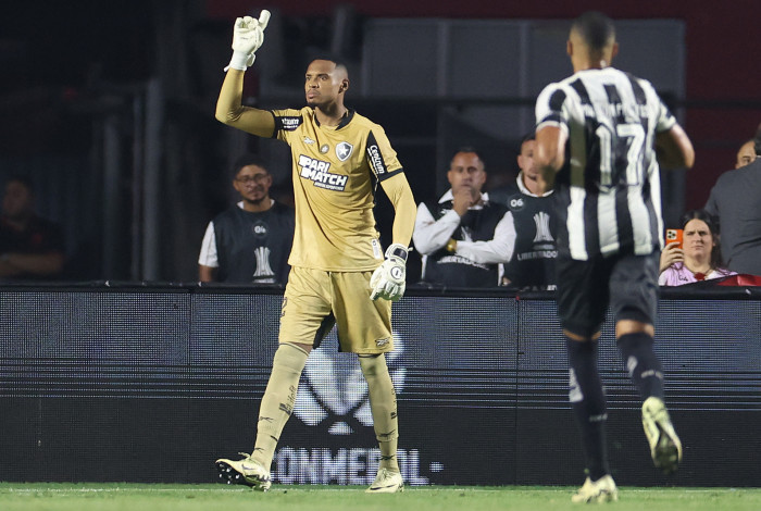 Goleiro John defendeu pênalti de Rodrigo Nestor e foi herói
