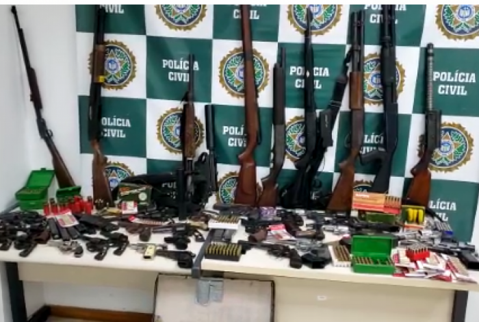 Arsenal de armas é encontrado em empresa em coronel 